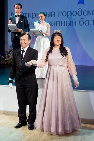 Инклюзивный бал объединил жителей Сургута на ярком вечере танцев и общения Инклюзивный бал объединил жителей Сургута на ярком вечере танцев и общения