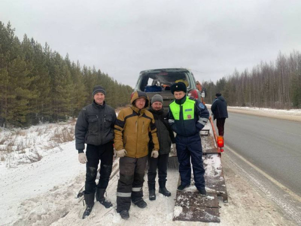 В Нефтеюганском районе госавтоинспекторы пришли на помощь водителям В Нефтеюганском районе госавтоинспекторы пришли на помощь водителям