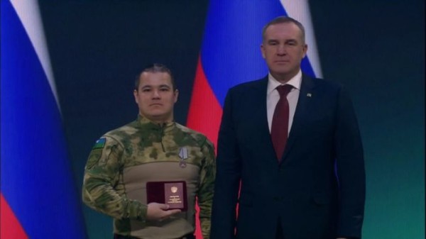 В Ханты-Мансийске наградили сургутян – ветеранов боевых действий В Ханты-Мансийске наградили сургутян – ветеранов боевых действий