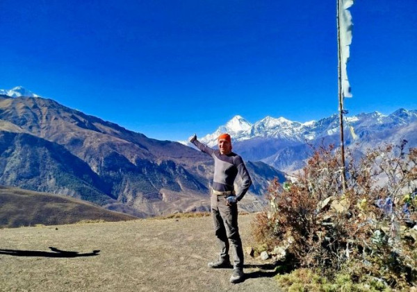 Сургутские врачи спасли пассажира в самолете и покорили перевал в Гималаях Сургутские врачи спасли пассажира в самолете и покорили перевал в Гималаях