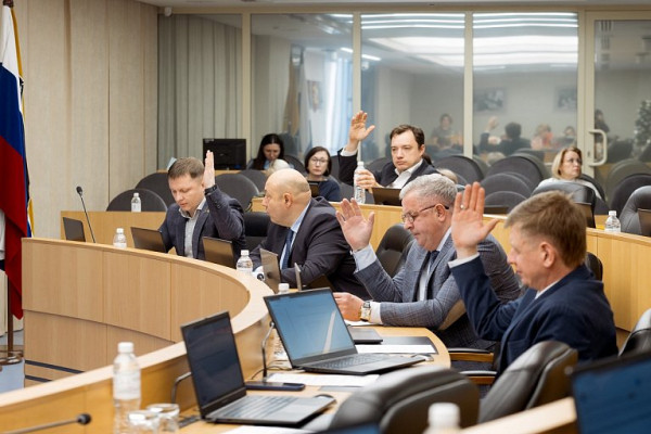 Сезон смелых предложений. Главные темы, прозвучавшие в думе Сургута в 2025 году