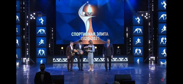 Сургутяне в числе лучших спортсменов, тренеров и команд Югры Сургутяне в числе лучших спортсменов, тренеров и команд Югры