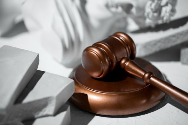 Сургутский суд вынес первые приговоры в серии уголовных дел о поддельных аттестатах, привезенных из соседних стран