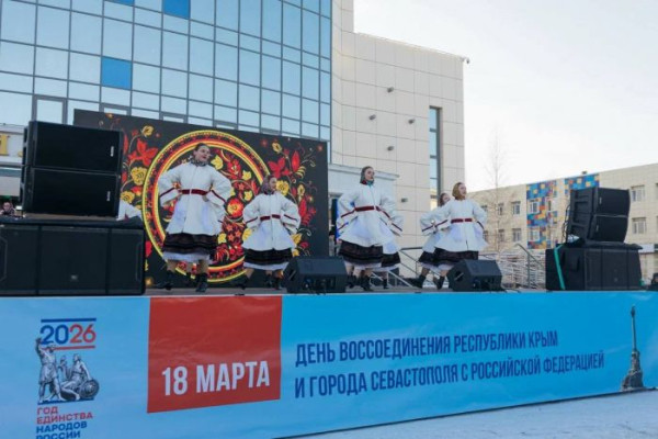 Сотни сургутян отметили государственный праздник на улице, несмотря на морозы Сотни сургутян отметили государственный праздник на улице, несмотря на морозы