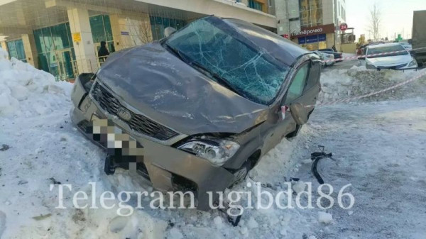 Не предоставил преимущество: в аварии в Сургуте пострадал водитель Не предоставил преимущество: в аварии в Сургуте пострадал водитель