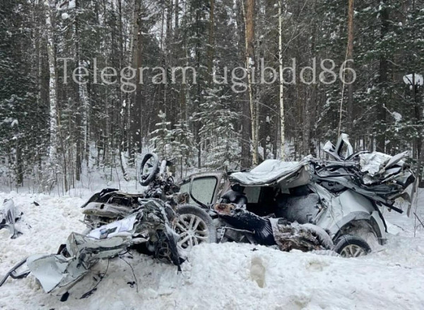 На трассе в ХМАО погибла супружеская пара, разбившись об фуру На трассе в ХМАО погибла супружеская пара, разбившись об фуру