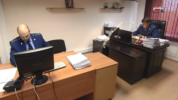 Прокуратура защитила права югорчанки, пострадавшей от мошенников