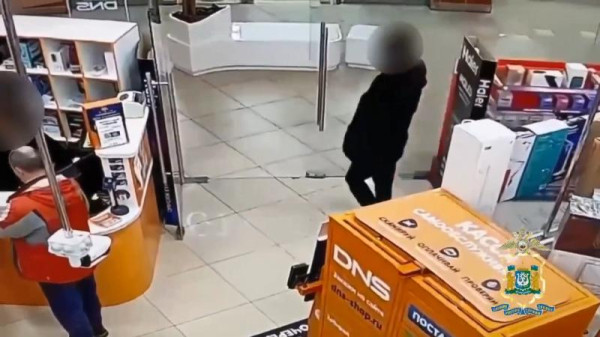 Ноутбук и элитный алкоголь: сургутянин обокрал 4 магазина за один день