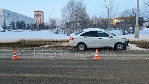 Автоледи в Югре не уступила дорогу и спровоцировала аварию с пострадавшим