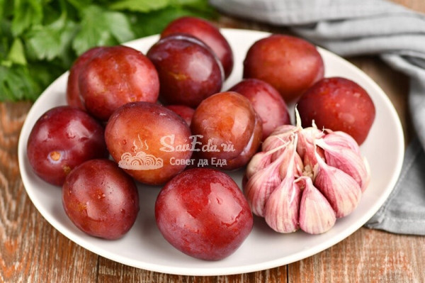 Что приготовить со сливами: три необычных блюда для гурманов Что приготовить со сливами: три необычных блюда для гурманов