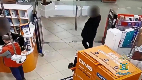 А мог остановиться на 3&hellip;. Сургутянина поймали за 4 кражами за день В Когалыме полиция задержала 28летнего сургутянина, подозреваемого в серийных кражах товаров сразу из четырёх магазинов в один день