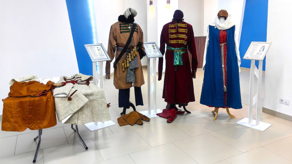 Как в Сургуте воссоздали костюмы XVII века: рубахи, сарафаны и купеческий наряд из музеев Тобольска и Нижнего Новгорода