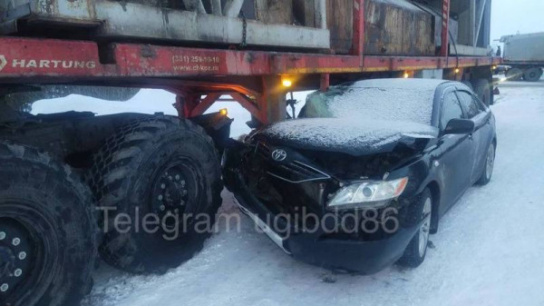 При столкновении грузовика и легковушки в Сургутском районе пострадал пассажира
