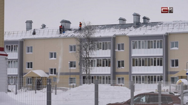 Югорские власти проверили, как чистят от снега крыши некоторых объектов региона Югорские власти проверили, как чистят от снега крыши некоторых объектов региона
