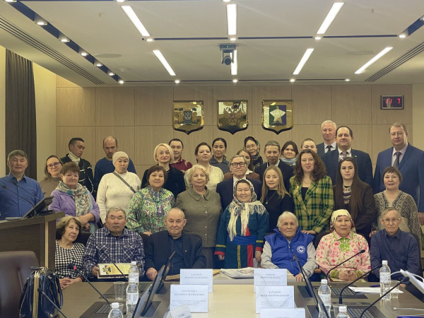 Под председательством Еремея Айпина в Сургуте прошло заседание круглого стола