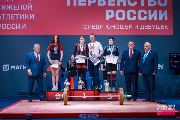 Сургутская штангистка Дарья Бачурина стала лучшей в России на юниорском первенстве
