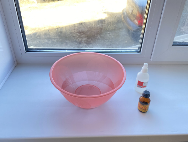 Незаменимый трюк: как очистить окна без разводов за копейки Незаменимый трюк: как очистить окна без разводов за копейки