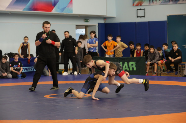 В Сургутском районе прошел посвященный памяти героев СВО открытый турнир по вольной борьбе