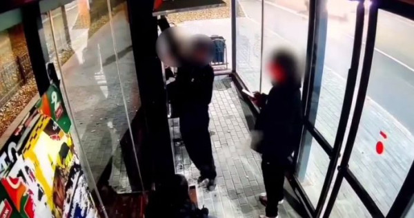 Сломал остановку − попал на учет: в Сургуте нашли подростка-вандала Сломал остановку − попал на учет: в Сургуте нашли подростка-вандала