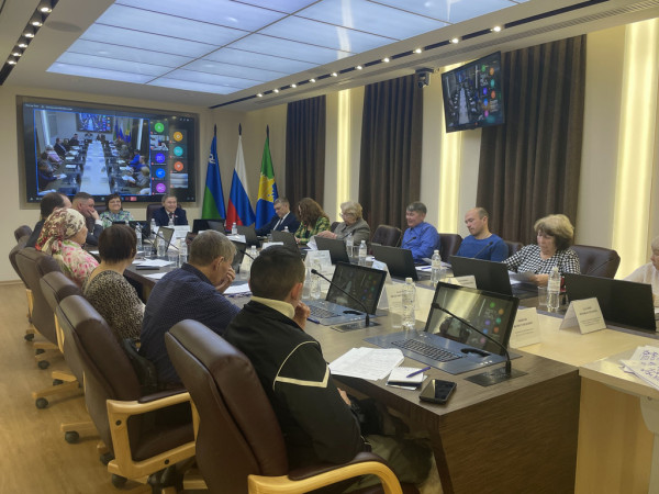 Под председательством Еремея Айпина в Сургуте прошло заседание круглого стола