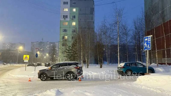 В Югре женщина-водитель сбила пешехода при выезде со двора