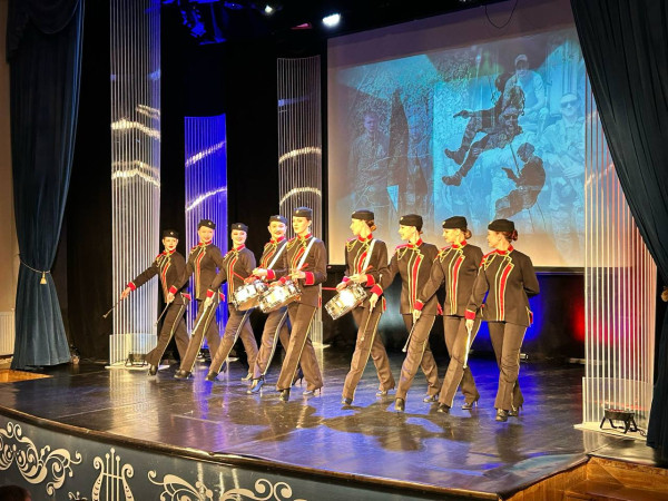 Сегодня в Сургутской филармонии собрались сотрудники Росгвардии на юбилейный концерт Сегодня в Сургутской филармонии собрались сотрудники Росгвардии на юбилейный концерт