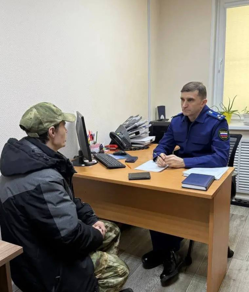 Прокурором Сургутского района Максимом Мавлютовым проведен личный прием граждан в филиале Фонда &laquo;Защитники Отечества&raquo;