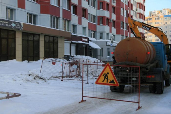 Как коммунальщики в Сургуте предотвращают погружение города в огромные весенние лужи