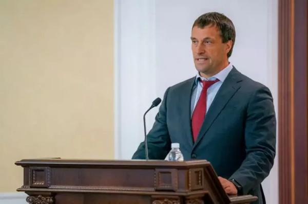 Заместитель губернатора ХМАО Эдуард Исаков добровольно покидает свой пост