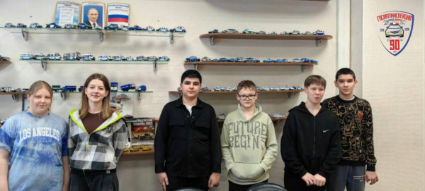 Экскурсия в Госавтоинспекцию состоялась для старшеклассников Сургутской технологической школы