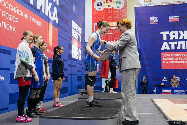 Лучшие тяжелоатлеты России померились силой в Сургутском районе Лучшие тяжелоатлеты России померились силой в Сургутском районе