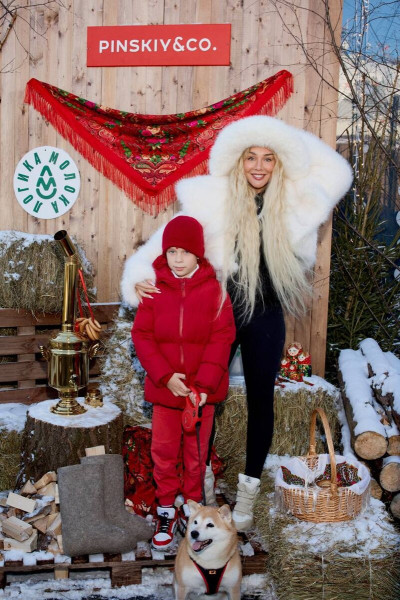 Как звезды выбрали масленицу: Анна Седокова, Тимур Родригез и Митя Фомин на празднике Как звезды выбрали масленицу: Анна Седокова, Тимур Родригез и Митя Фомин на празднике