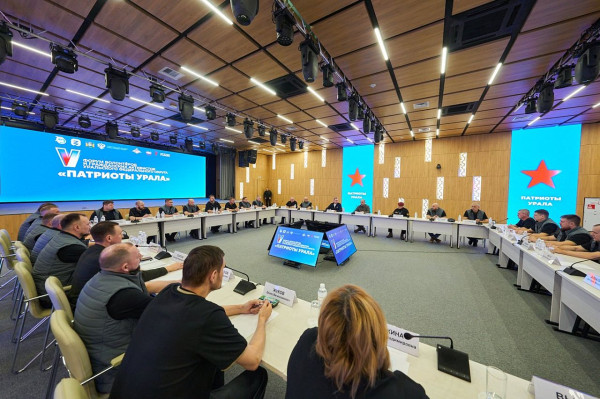 На форуме &laquo;Патриоты Урала&raquo; обсудили роль выпускников проекта &laquo;Герои Югры&raquo; в развитии региона