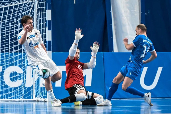 Сургутяне одержали победу на югорском футзальном дерби