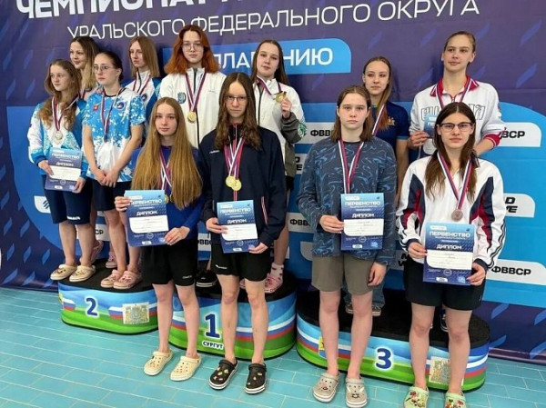 Сборная ХМАО завоевала 88 наград на чемпионате и первенстве УрФО по плаванию