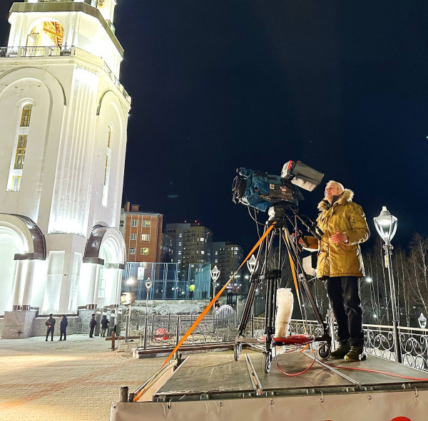 В ночь с 11 на 12 апреля окружная телерадиокомпания &laquo;Югра&raquo; показала в прямом эфире Пасхальное богослужение, которое в Кафедральном соборе Воскресения Христова провёл митрополит Ханты-Мансийский и Сургутский Павел