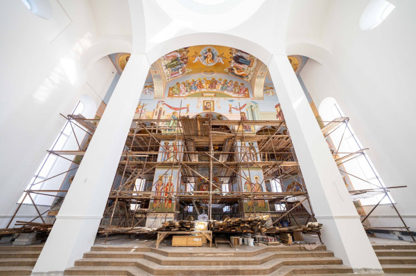 Руслан Кухарук осмотрел стройплощадку Храма в честь Казанской иконы Божией Матери в Сургутском районе