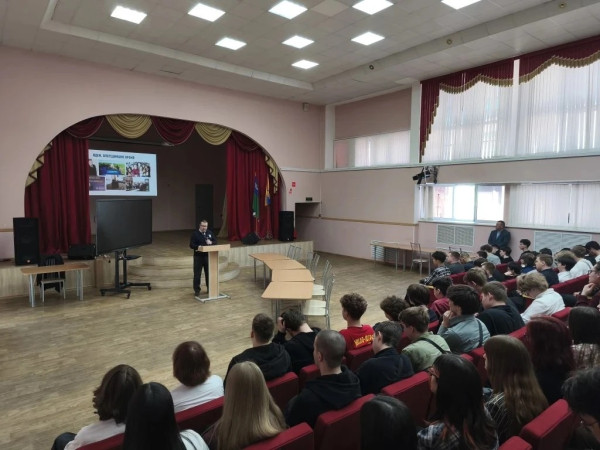 Виктор Сысун провел второй парламентский урок в Сургутском политехническом колледже