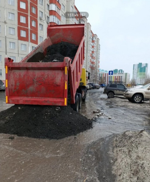 ​Жители Сургута просят обустроить дорогу у спортивной школы на набережной Ивана Кайдалова