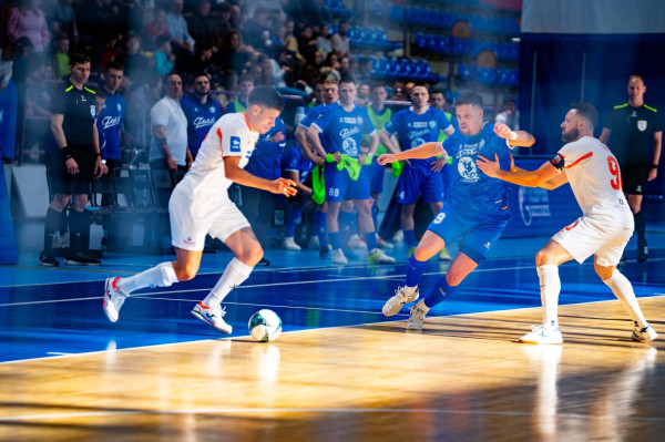 Губернатор Югры поддержал на трибунах победную игру сургутского мини-футбольного клуба &laquo;Факел&raquo; над питерским &laquo;Кристаллом&raquo;