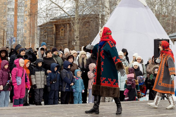 В Сургуте с размахом отметили Вороний день, древний праздник обских угров В Сургуте с размахом отметили Вороний день, древний праздник обских угров