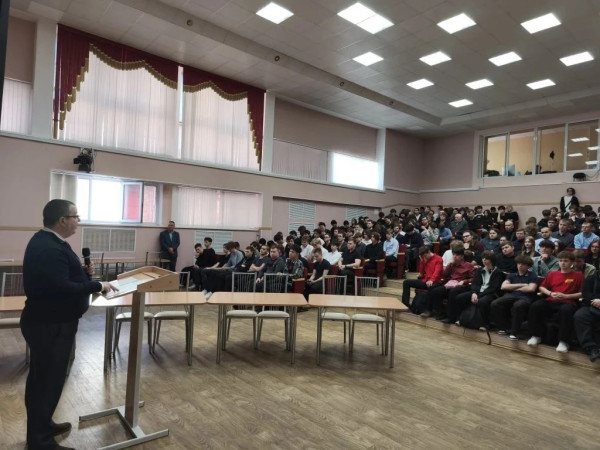 Виктор Сысун провел второй парламентский урок в Сургутском политехническом колледже