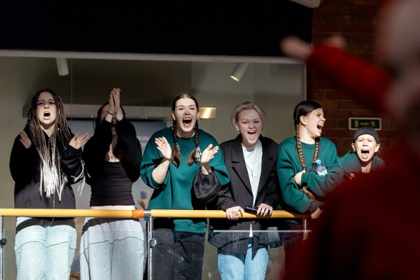 Как студенты Сургута разыгрывают друг друга на 1 апреля с помощью нейросетей