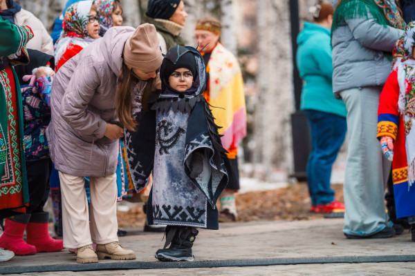 Вороний день в Ханты-Мансийске собрал тысячи гостей и подарил праздник первой семье коренных народов 2026 года