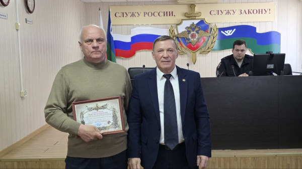 В Сургуте поздравили ветеранов органов внутренних дел и отметили их заслуги