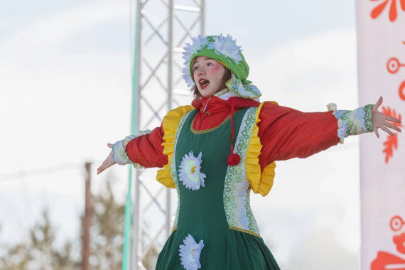 В Сургуте более 10 тысяч человек вышли встречать Красную горку