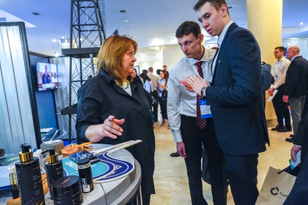 Кадры, технологии, инвестиции — югорский рецепт в поиске путей развития нефтяной отрасли Кадры, технологии, инвестиции — югорский рецепт в поиске путей развития нефтяной отрасли