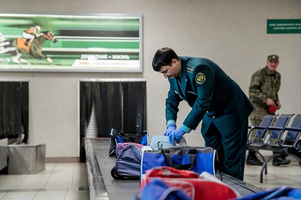 В аэропорту Сургута полиция проводит тактико-специальные учения В аэропорту Сургута полиция проводит тактико-специальные учения