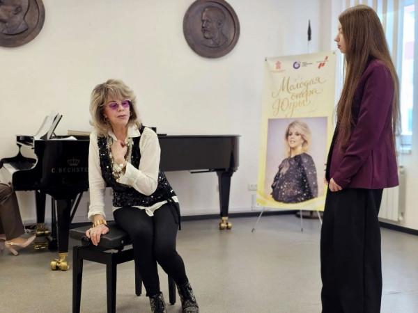 Легенда русской оперы дала уроки вокала студентам из Сургута