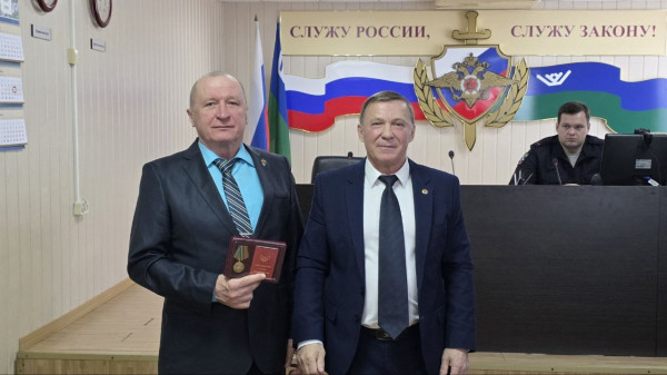 В Сургуте поздравили ветеранов органов внутренних дел и отметили их заслуги